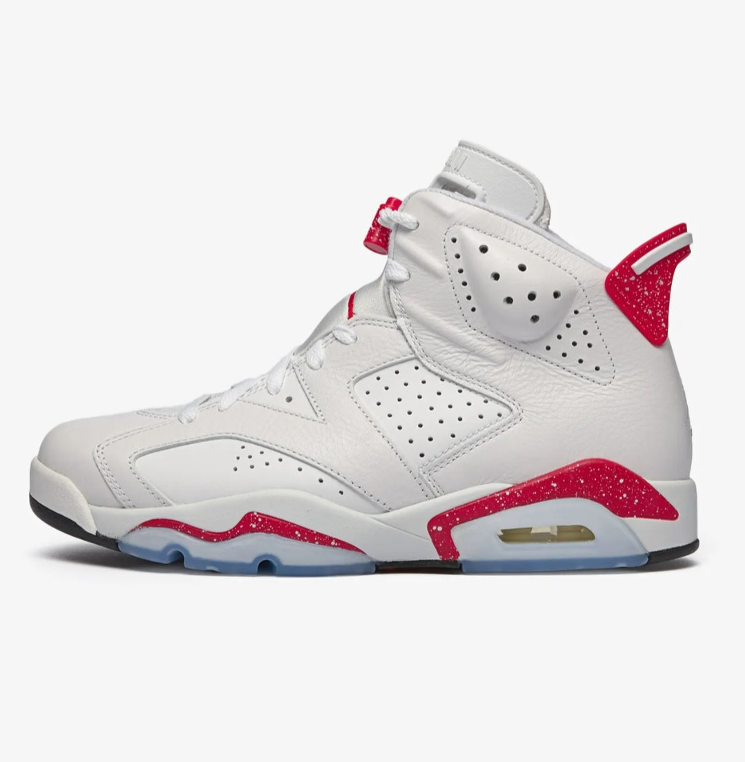 AIR JORDAN 
Air Jordan 6 Retro "Red Oreo" sneakers