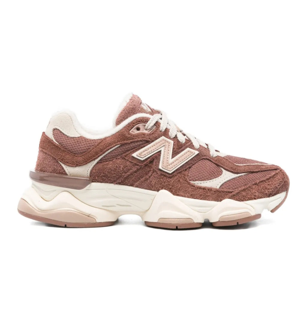 New Balance
suede panelled sneakers