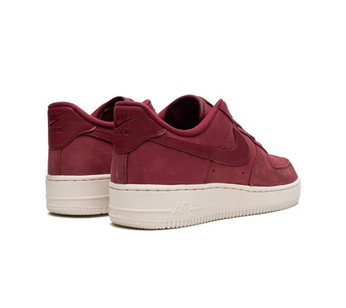 AIR FORCE 1 LOW SNEAKERS