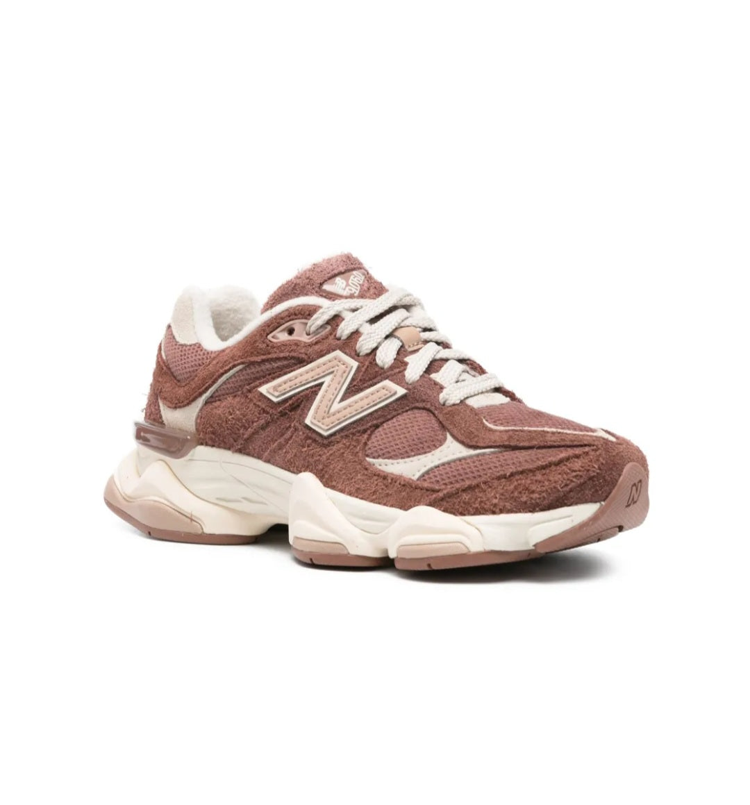 New Balance
suede panelled sneakers