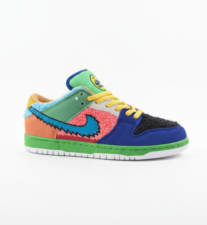 SB DUNK LOW Great Dead Bear. SNEAKERS