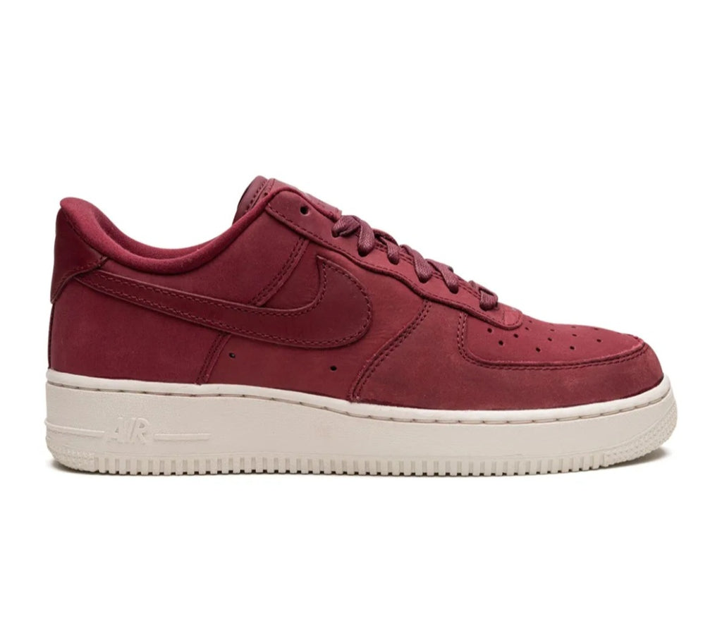 AIR FORCE 1 LOW SNEAKERS