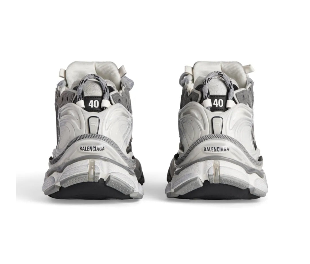 Balenciaga

Runner sneakers with panels