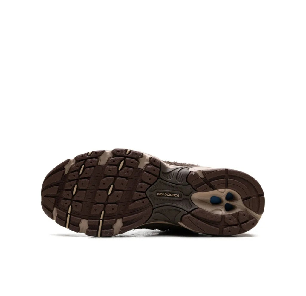 530 BROWN TAN SNEAKERS Highlights