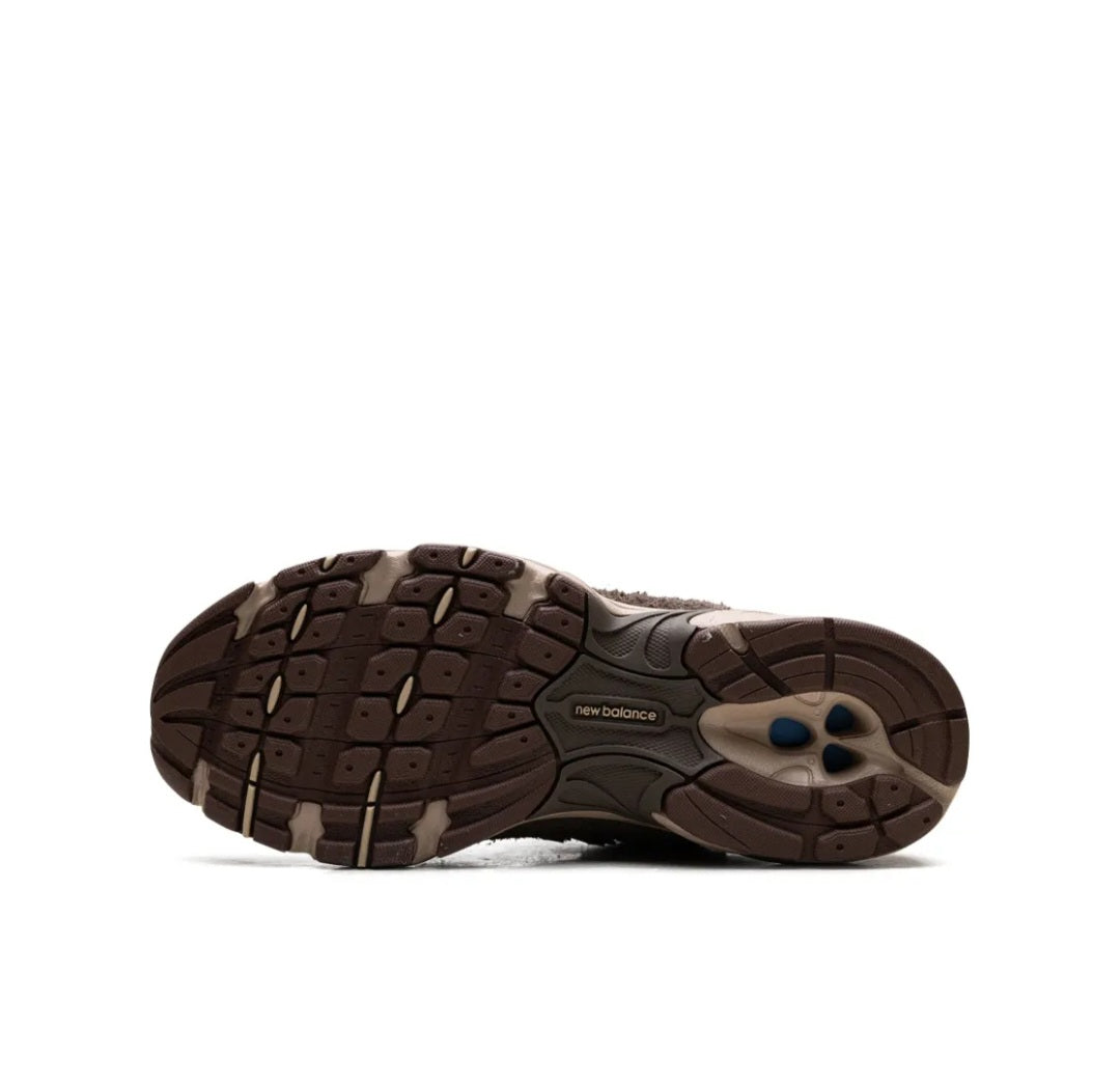 530 BROWN TAN SNEAKERS Highlights
