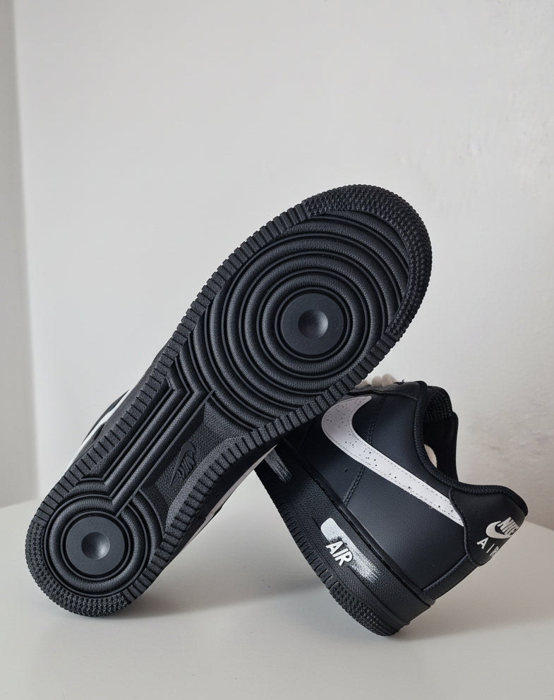 Air Force 1 Low BLACK AND WHITE..