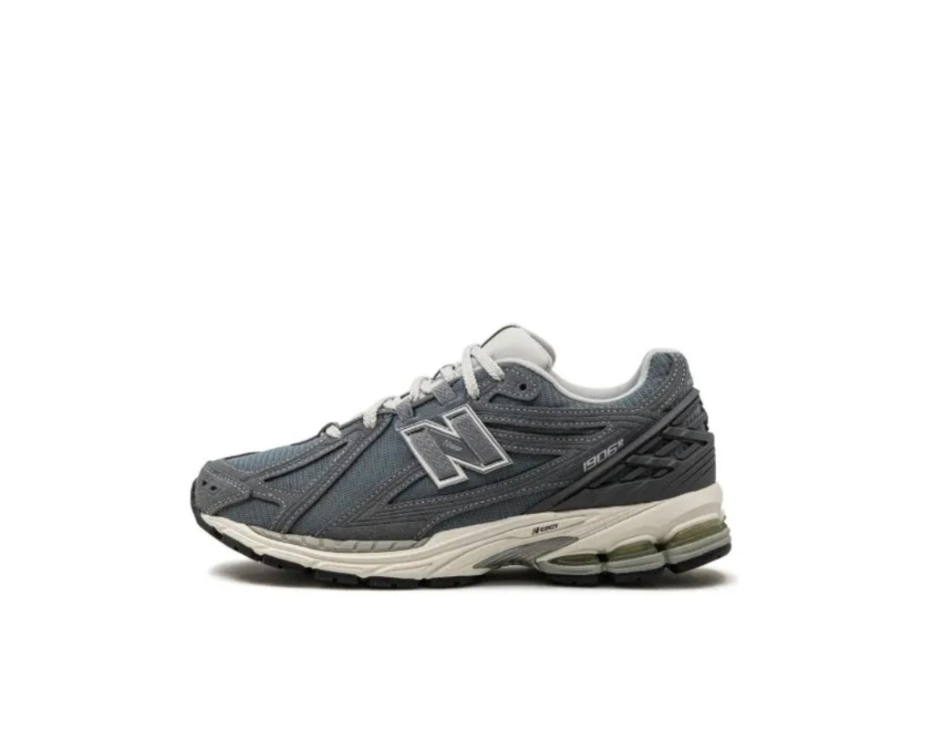 1906R LOW TOP  SNEAKERS