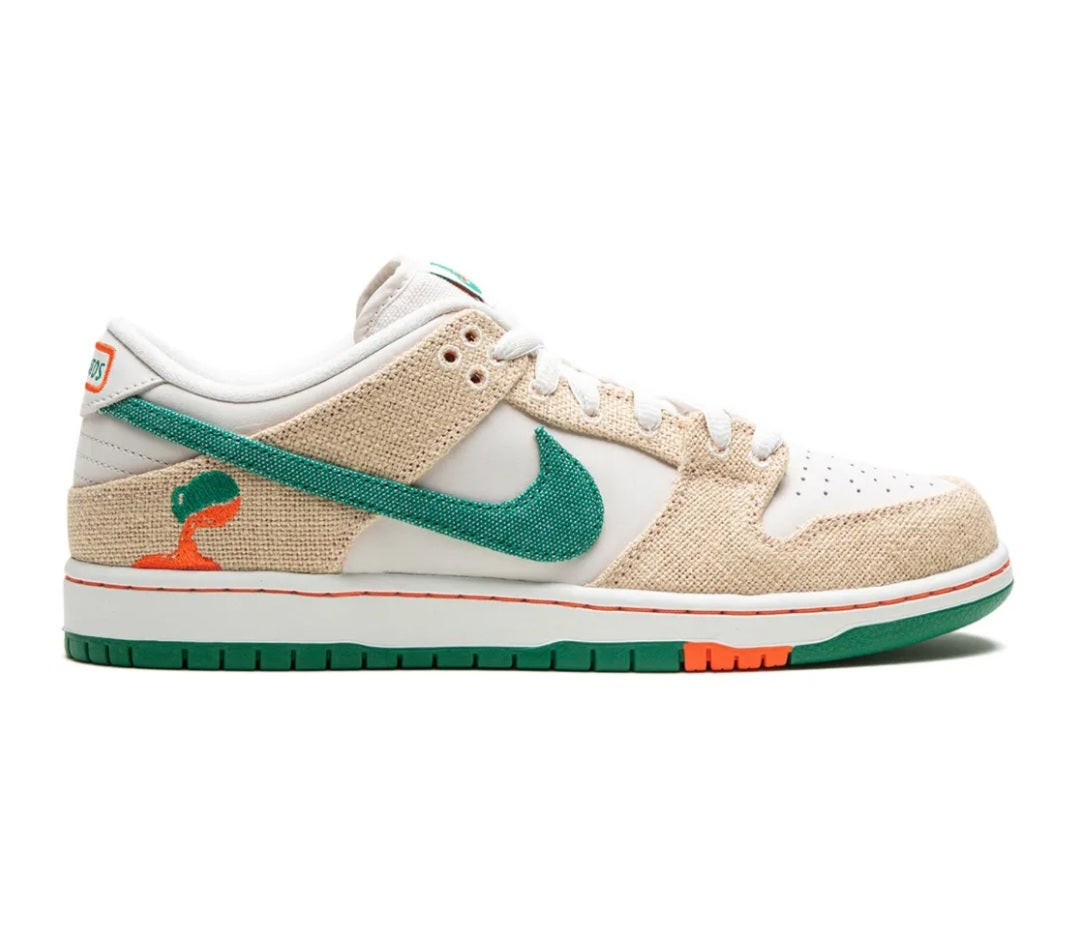 SB Dunk Low sneakers