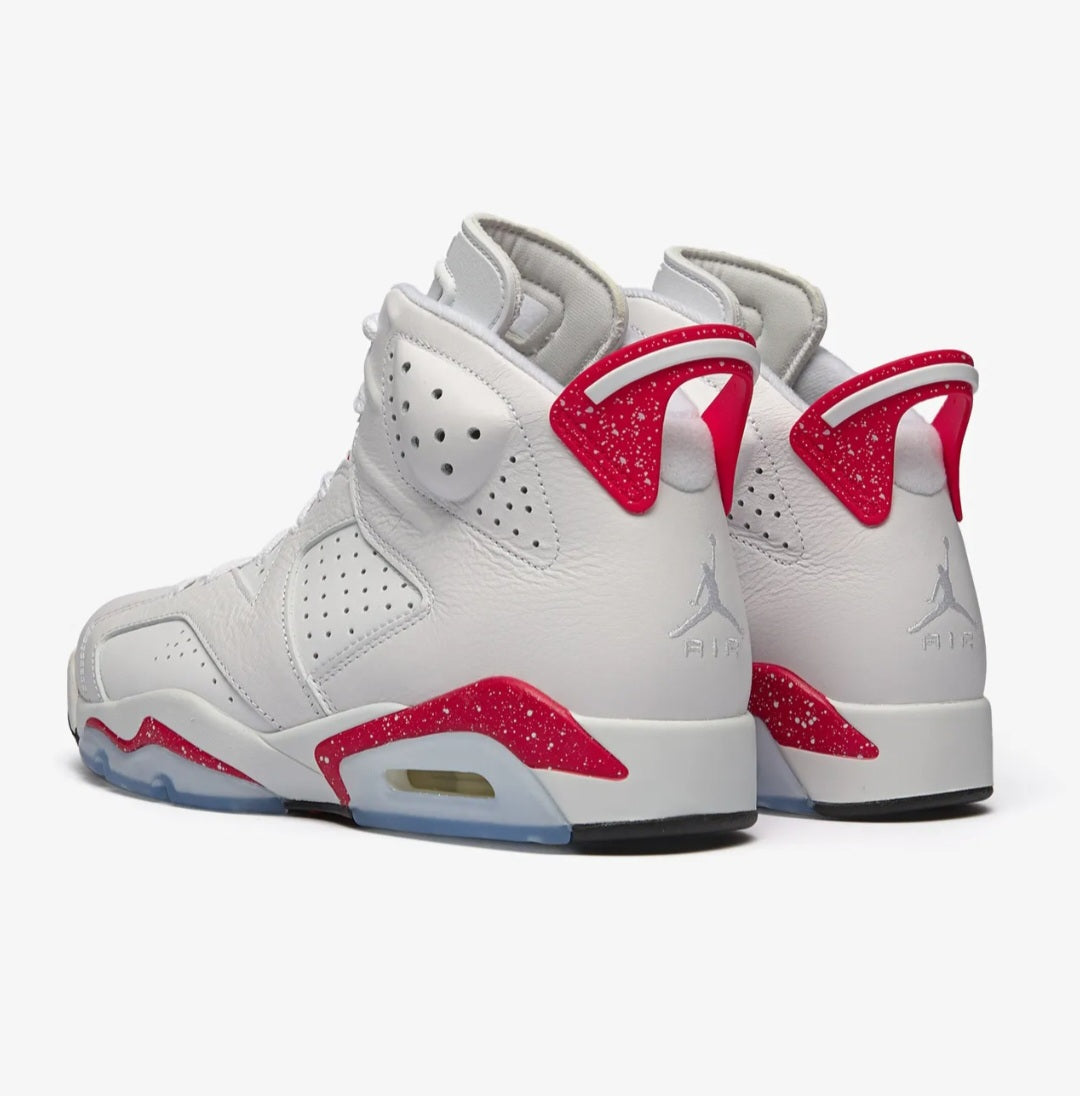 AIR JORDAN 
Air Jordan 6 Retro "Red Oreo" sneakers