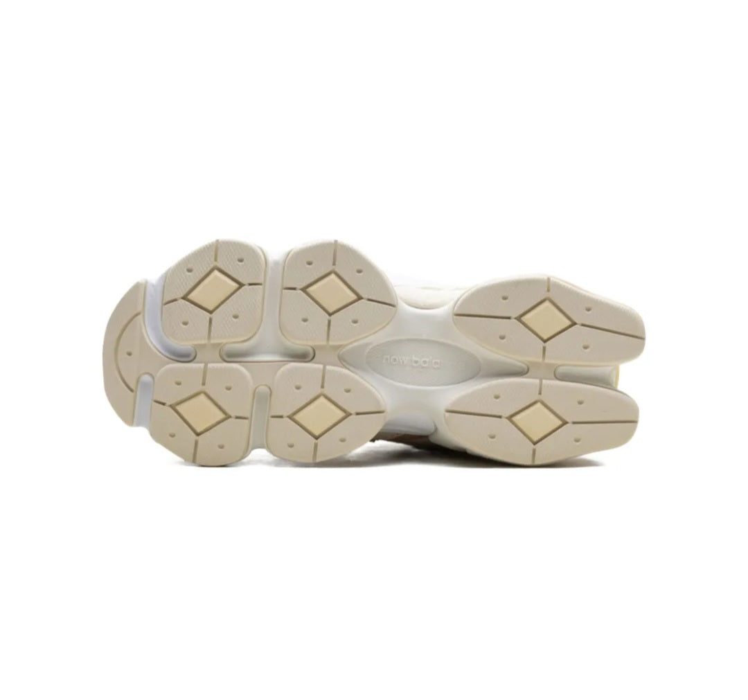 New Balance
9060 "Champs Sport Exclusive - Sea Salt / Beige"