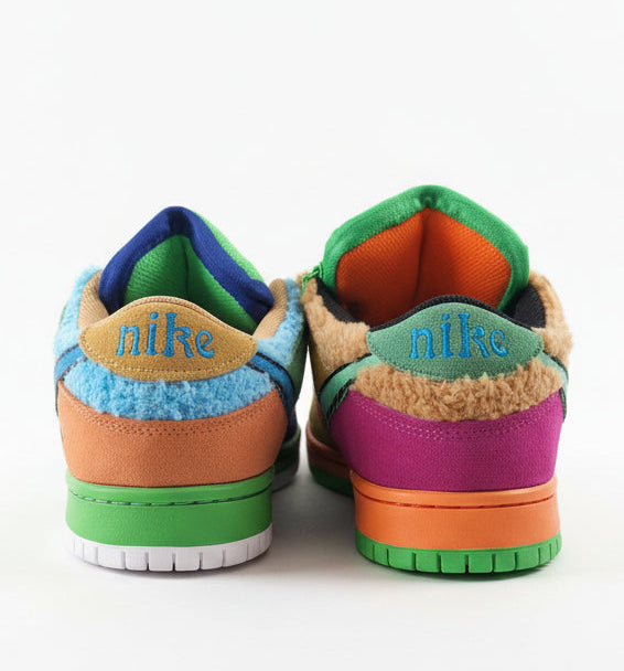 SB DUNK LOW Great Dead Bear. SNEAKERS