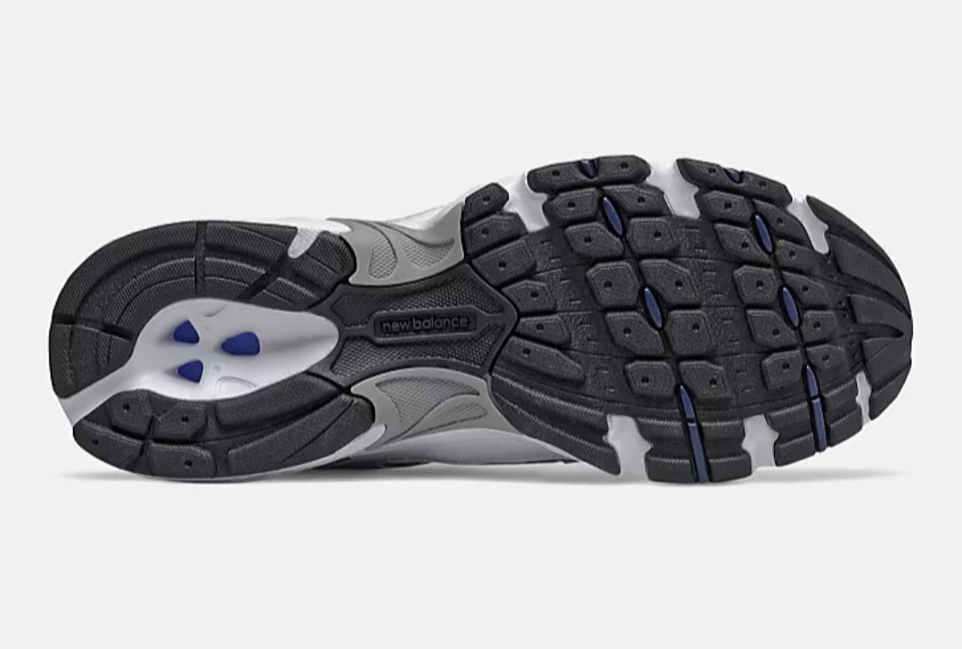 New Balance
mesh panel sneakers