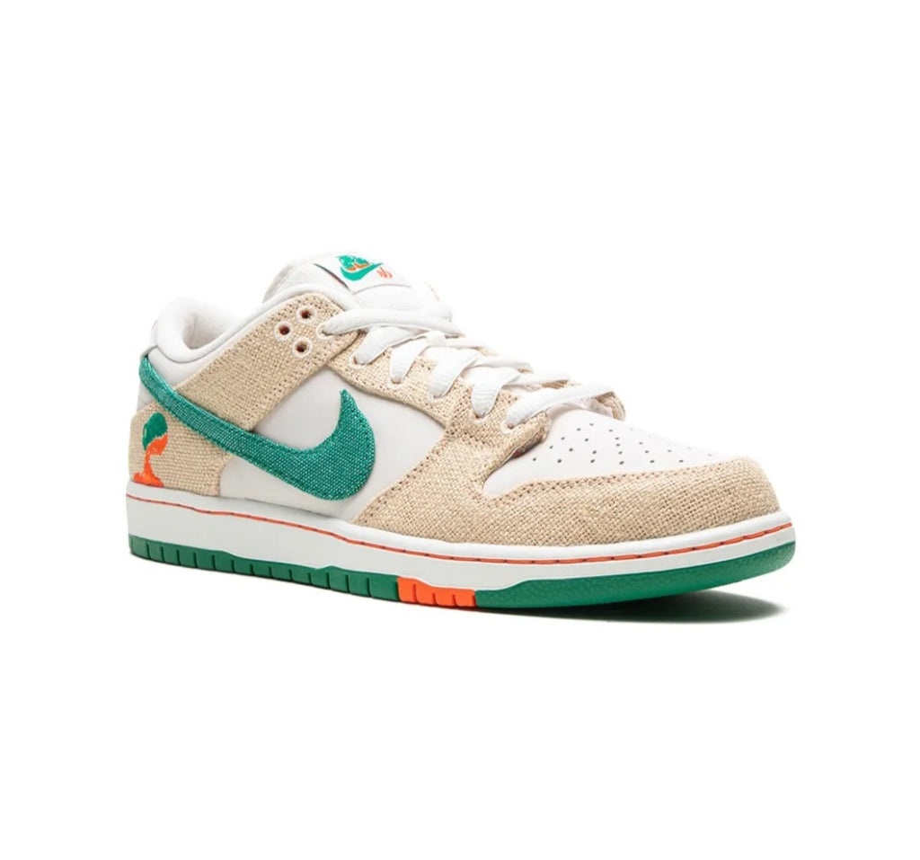 SB Dunk Low sneakers