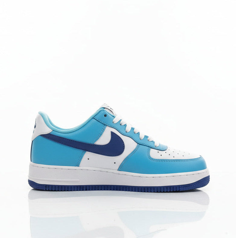 AIR FORCE 1 LOW "07 LV8 SPLIT LIGHT BLUE SNEAKERS